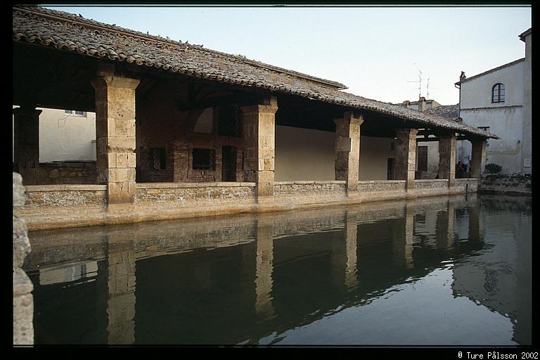 Arcade, Bagno Vignoni